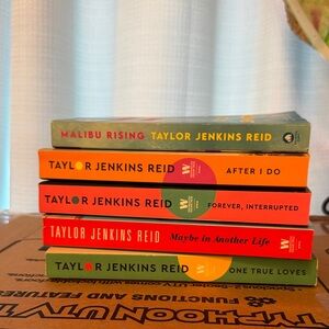 Taylor Jenkins Reid (5) Book Bundle